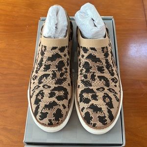 Vince Camuto Keamalla Leo slip on sneakers size 8